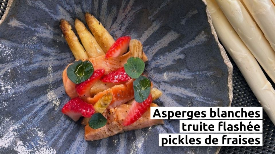 A feu doux : Les Roses #2 Asperges blanches, truite flashée et pickles de fraises