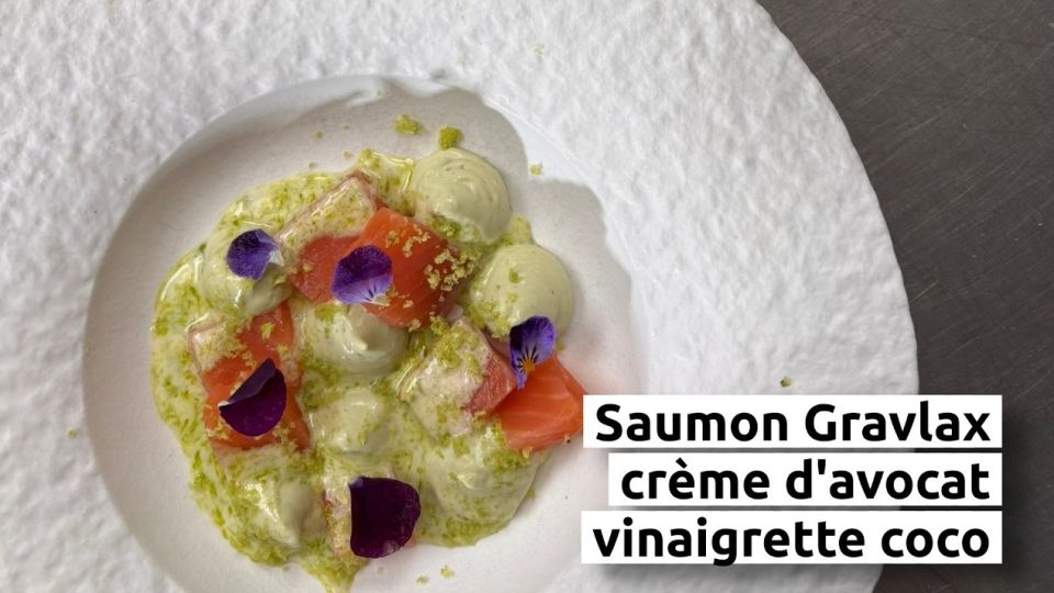 A feu doux : Hôtel-Restaurant le S'Y #01 Saumon Gravlax, crème d'avocat et vinaigrette coco