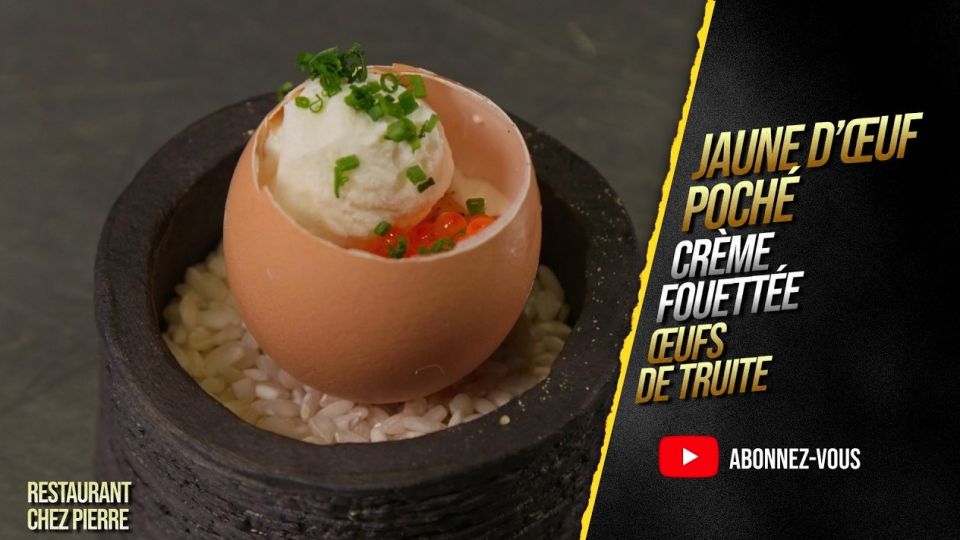 A feu doux : Chez Pierre #01 Jaune d’œuf poché, crème fouettée et œufs de truite
